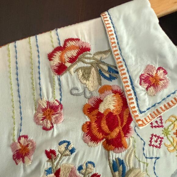 PAPARAZZI | Light Blue Floral Embroidered Popover Blouse | Medium - Picture 5 of 10